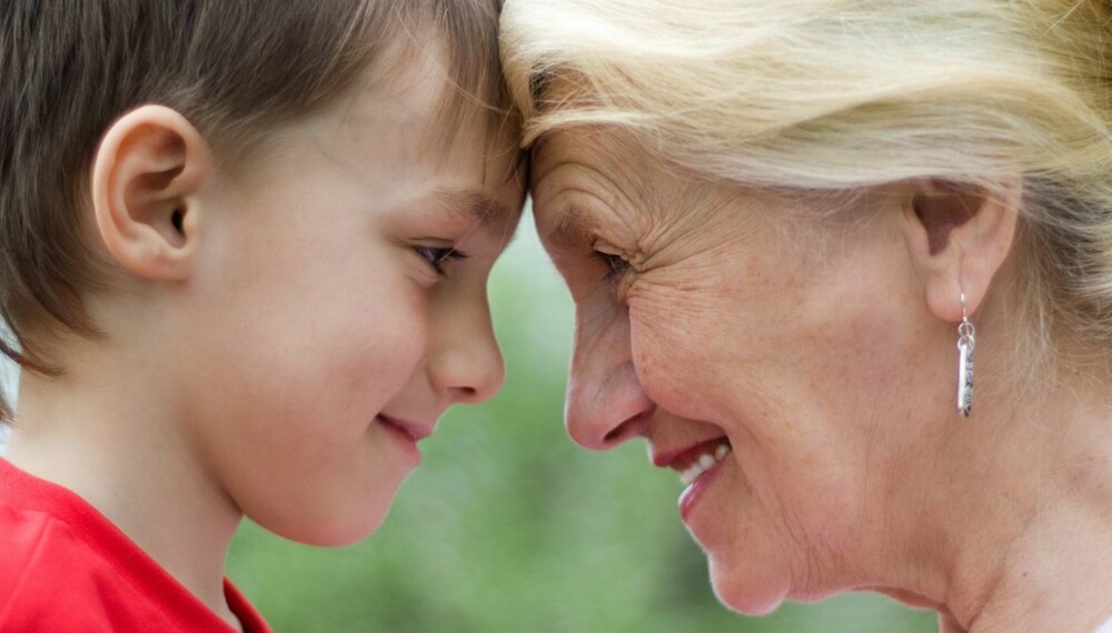KJÆRLIGHET: Den viktigste oppgaven man har som besteforeldre, er å vise barnebarna kjærlighet.