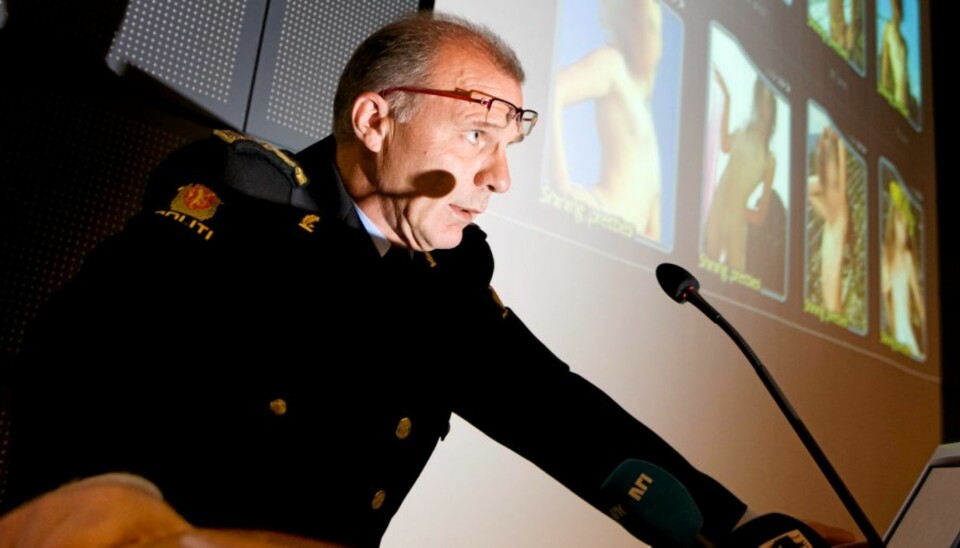 TRAPPER OPP: Odd Olsen Ingerø presenterte Kripos' røde knapp i morges. Jakten på overgripere er en prioritert sak, forsikrer Kripos-sjefen.