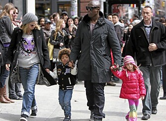 KJERNEFAMILIE: Heidi Klum,  Seal og barna Henry og Leni på bytur i New York.