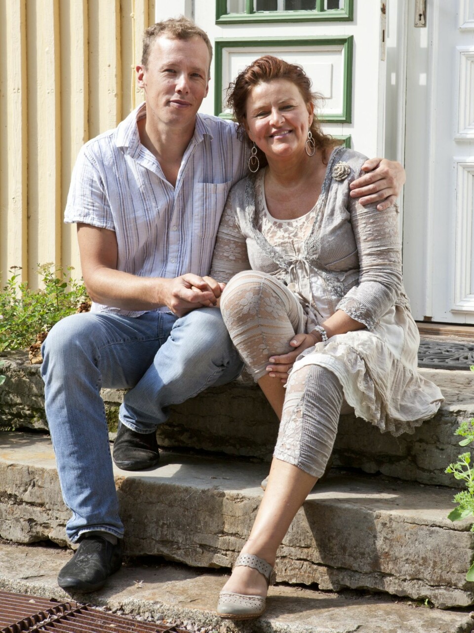 AV KJÆRLIGHET: Anette og Dick sier at de har bygget klosterhagen av kjærlighet for hverandre. Dick har båret mye stein de siste årene.
- Det er ikke målet, men veien dit som er morsom, sier han.