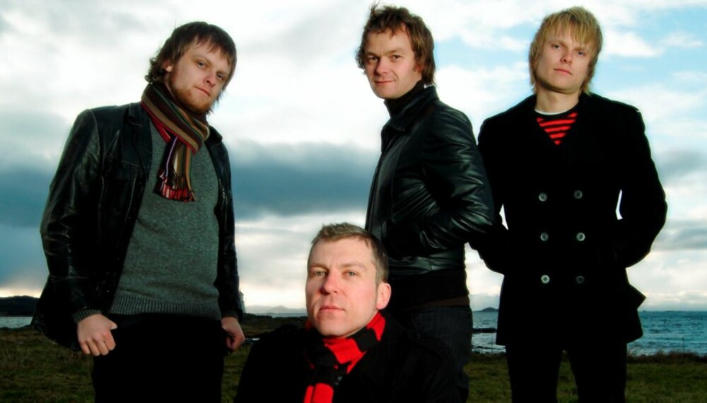 BRØDRE I SAMME BAND: Rune Bergy (ytterst til venstre) og Lars Berg (ytterst til høyre) i bandet The Margarets ser på seg selv om uansvarlige storebrødre til to fire yngre søsken.