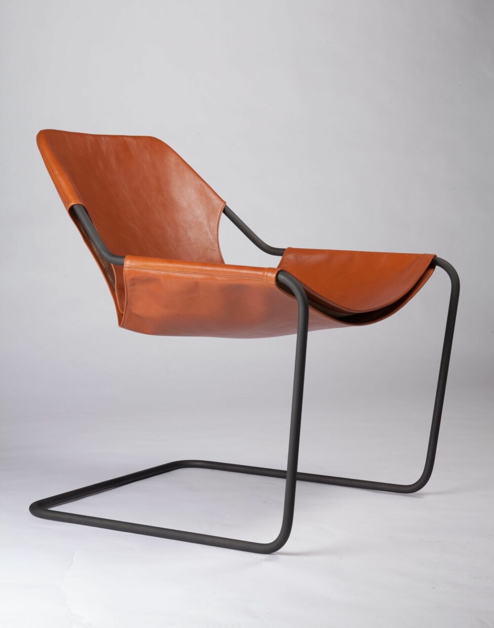 MYKT OG KLASSISK: Objektos Paulistano-stol er en behagelig klassiker, design Paulo Mendes, kr 11 900, Gran Domino.