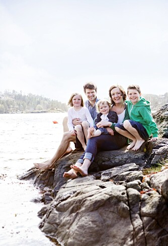 GØY PÅ LANDET: Familien Sælid Fjøsne bruker mye tid ved sjøen og i seilbåten. Fra venstre Anna, Anders, Agnes, Elise og Ola.