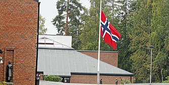 OSLO   20100923.
Flagget vaier på halv stang på Stenbråten skole hvor 2 av de drepte jentene fra Mortensrud gikk.