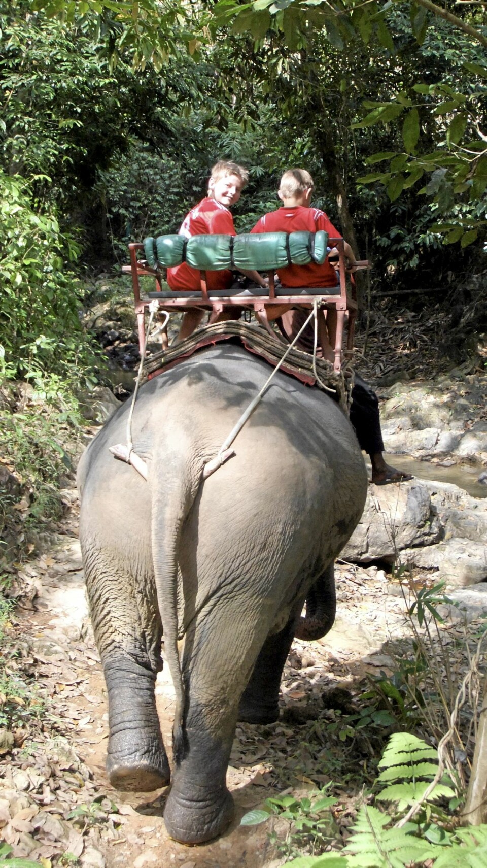 _Barn på tur_ i Thailand