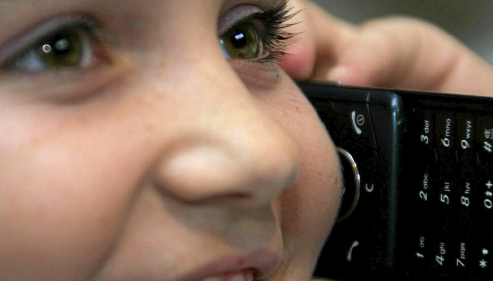 NEI, NEI, NEI: Barn under 10 år trenger ikke mobil, viser to avstemninger.