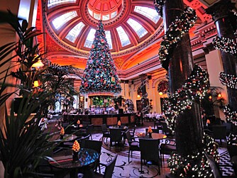 The Dome holder til i et gammelt banklokale og er fantastisk pyntet til jul.