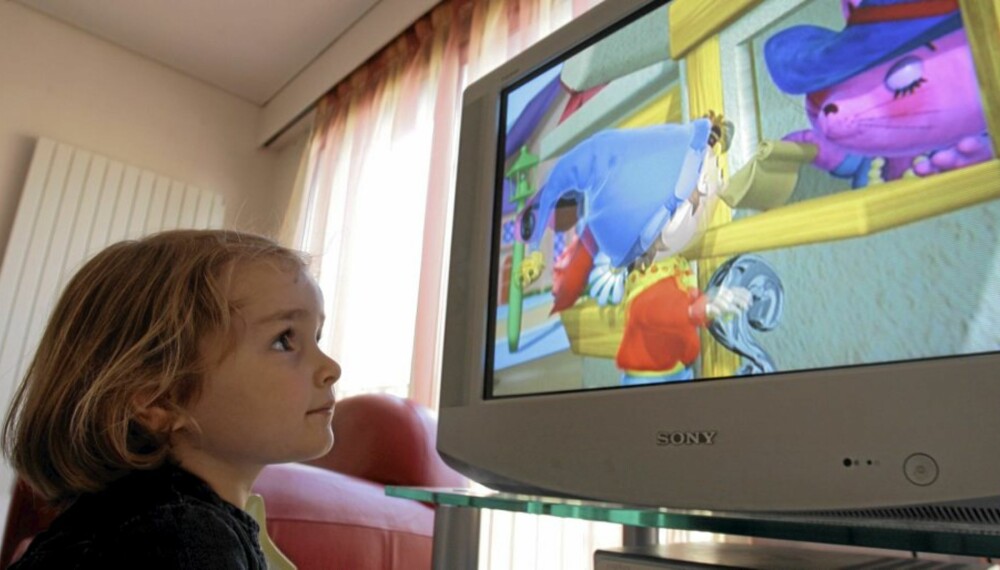 TV-SLAVER: Barne-tv varer ikke en halvtime lenger. Nå går det hele dagen.