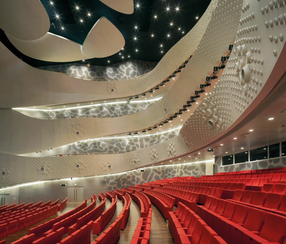 ROSINEN I BYGGET: Dette er kjernen i konferansesenteret, teater- og konferansesalen som rommer opp mot 2500 mennesker.