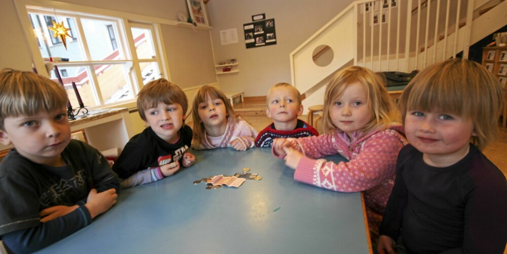 Det er ikke alltid så lett å forstå penger og økonomi, men barna i Rosenborg barnehage hadde mange tanker om tema. F.V: Ludvik (5), William (4), Marie (5), Kristoffer (5), Iben (5) og Emma Sofie (3).