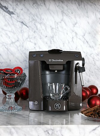 Blant de 10 første bidragene trekkes det ut en heldig vinner som får Best i test modellen "Electrolux Favola Kaffemaskin" som førjulsgave. Blant de 10 første bidragene trekkes det ut en heldig vinner som får Best i test modellen "Electrolux Favola Kaffemaskin" som førjulsgave.