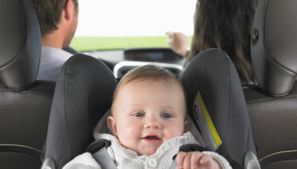 SLIK VELGER DU RIKTIG BILSTOL TIL BABY: Det er viktig å sikre babyen fra første kjøretur, og barnet sitter sikrest i bilstoler som er montert bakovervendt, det vil si med ryggen mot kjøreretningen.