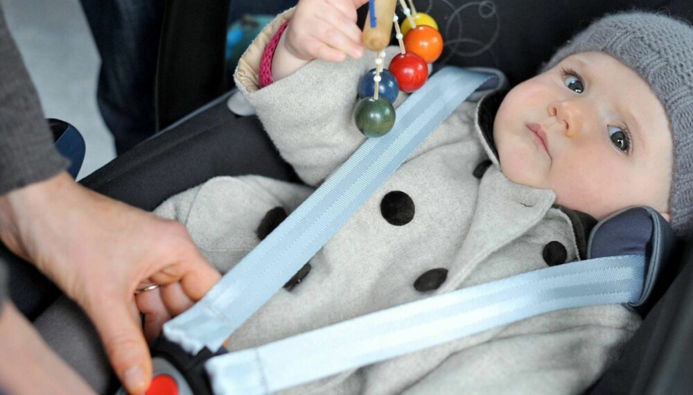 SIKRING AV BARNESETE: For løse belter på barnesetet er en av årsakene til at barn skades mer enn nødvendig i bilulykker.