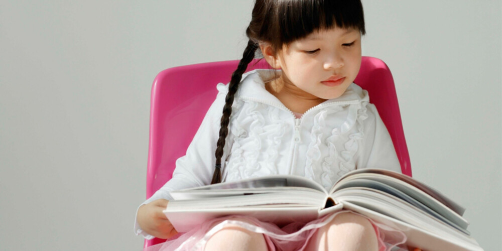 LESEHEST: Barn som blir lest til utvikler ofte raskere et større ordforråd.