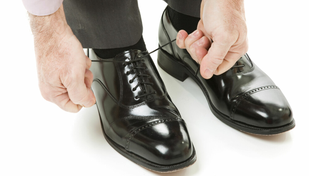 MANGE MÅTER: Å knyte skoene er noe de aller fleste kan, men det finnes slett ikke bare én måte å gjøre det på.