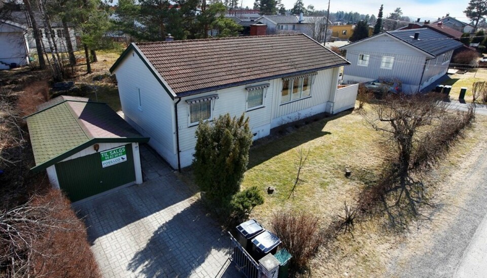 HUS UNDER 5 MILLIONER: På Tårnåsen i Oppegård er denne eneboligen til salgs for 4,7 millioner kroner, samme pris som du må betale for et rekkehus i mange av Oslos bydeler.
