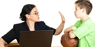 TILSTEDEVÆRELSE: Gå i deg selv! Det er nemlig ikke uvanlig at barnet klenger ekstra mye hvis foreldrene ikke er mentalt tilstede. TILSTEDEVÆRELSE: Gå i deg selv! Det er nemlig ikke uvanlig at barnet klenger ekstra mye hvis foreldrene ikke er mentalt tilstede.