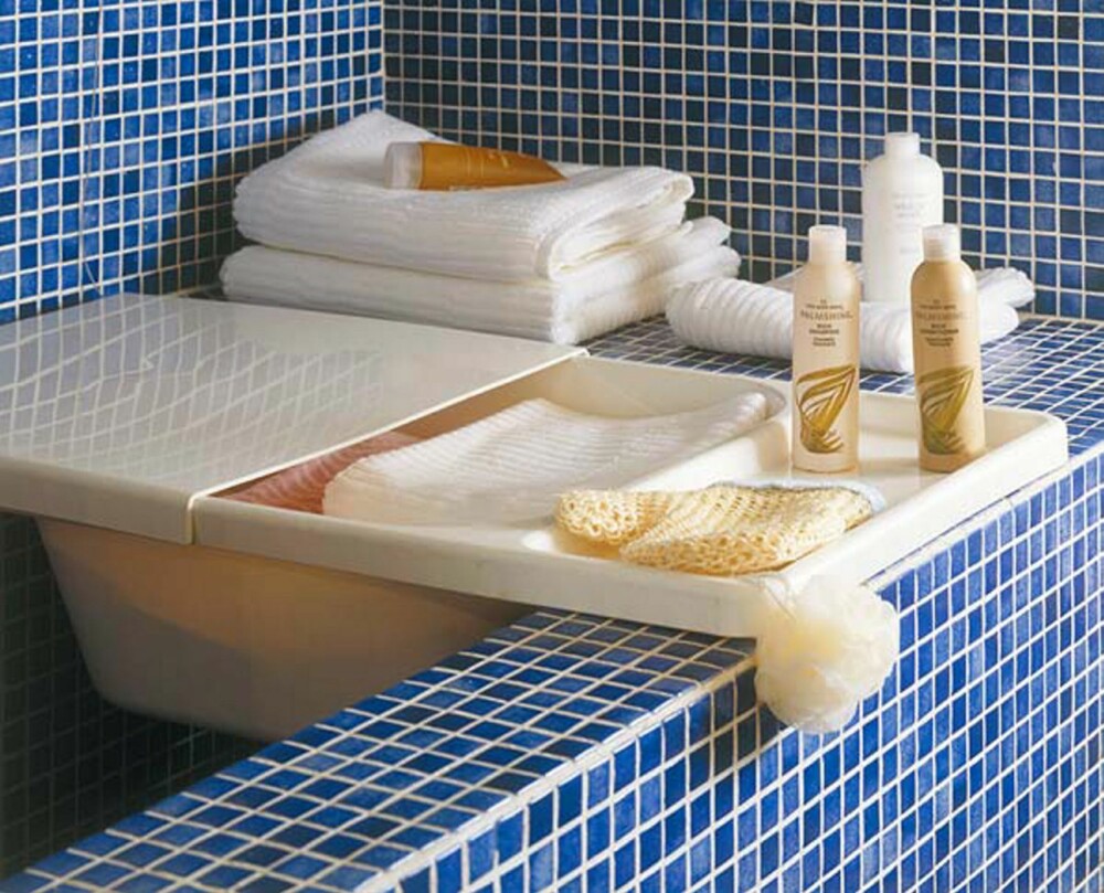 BRUK BADEKARET: Har du badekar på badet kan en lur liten innretning i enden brukes til oppbevaring av såper og kluter.