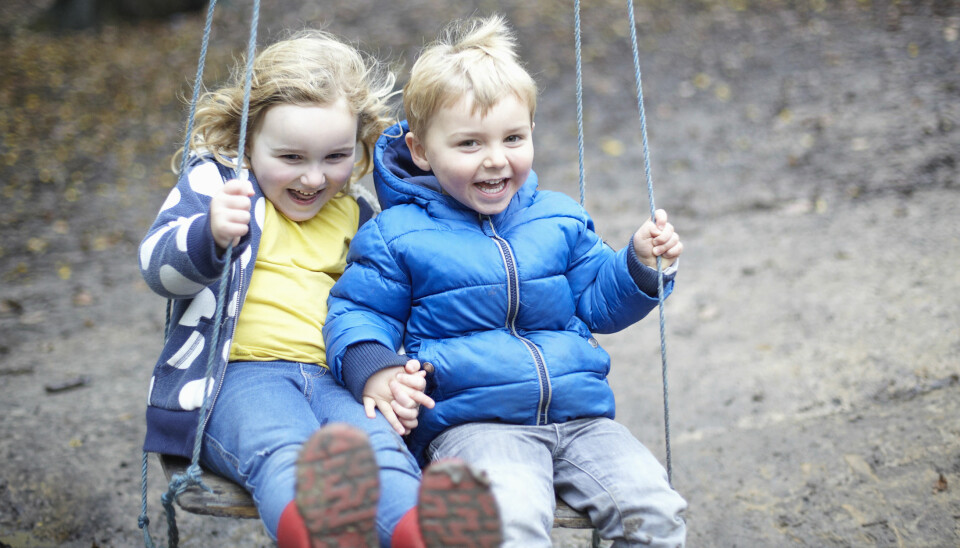 GODT FORHOLD: Ekspertene har fem tips som gjør det lettere for barna dine å bli bestevenner resten av livet.
