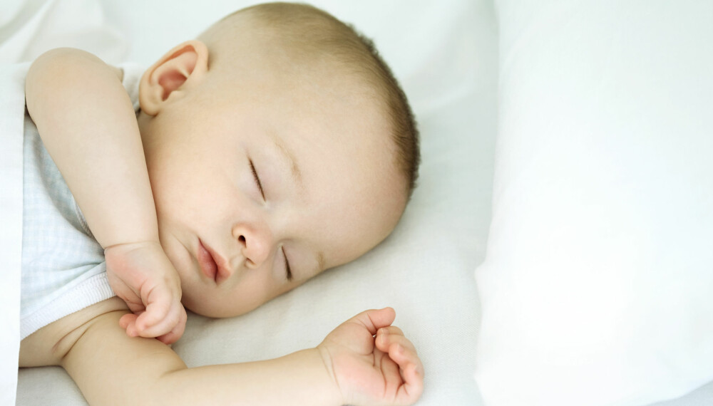 MYTER OM SØVN: Å få babyen til å sove kan være en stor utfordring. Vi gir deg svar på om ti myter er sanne eller ikke.