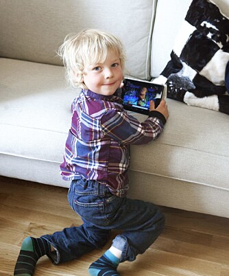 YOUTUBE-FAN: Våge (4) liker å slappe av med YouTube.