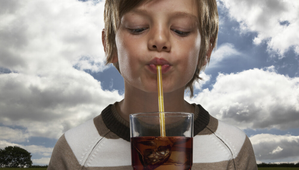 BEGRENSE, IKKE ERSTATTE: Du gjør barna dine en bjørnetjeneste hvis du tenker at kunstig søtstoff gjør brus mer hverdagslig. 