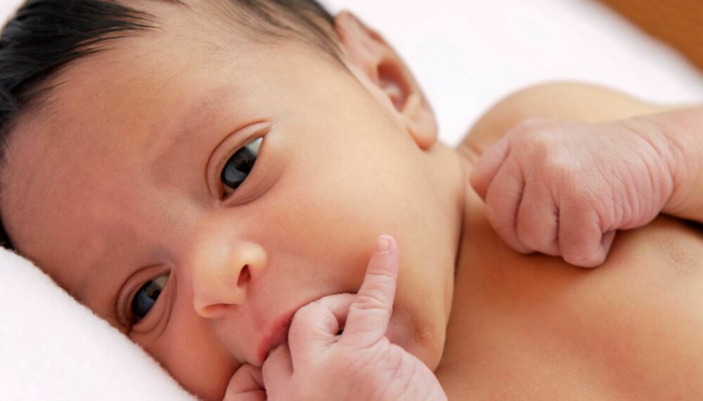 SCREENING: Helsepersonell håper nyfødte snart kan testes for flere sykdommer.