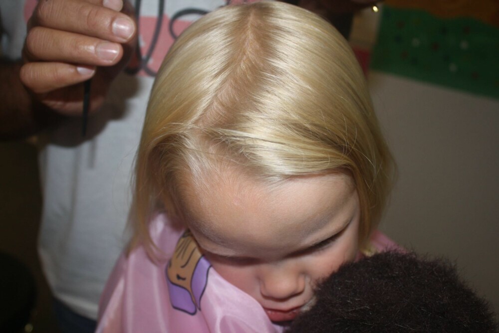 12. De aller fleste barn har en eller flere verver. Det er viktig at du tar hensyn til verven når du klipper håret. Denne verven er veldig markant..
