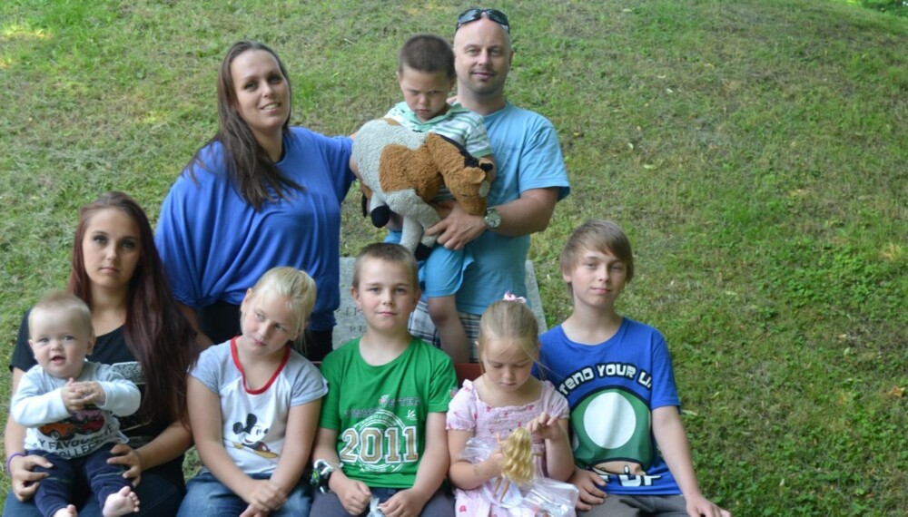 SYVBARNS-FAMILIENS MORGENRUTINER: Når man har syv barn mellom halvannet år og 15, sier det seg selv at rutinene må være på plass. Her får du syvbarnsmamma Linda Hagens beste tips. SYVBARNS-FAMILIENS MORGENRUTINER: Når man har syv barn mellom halvannet år og 15, sier det seg selv at rutinene må være på plass. Her får du syvbarnsmamma Linda Hagens beste tips.