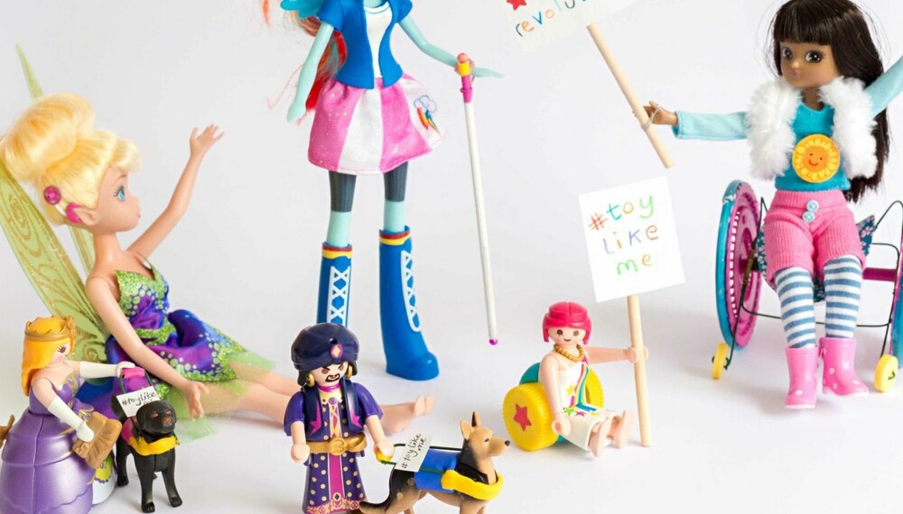 LIKHET I LEKEKASSEN: Kampanjen Toy Like Me har laget en rekke dukker og leker med ulike funksjonshemninger, for å vise at også funksjonshemmede barn trenger leker som ligner dem selv.