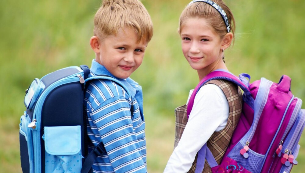 KLAR FOR Å GÅ ALENE? Det finnes ingen bestemt alder der alle barn er klare for å gå til skolen alene. Det viktigste er at de har lært seg å ferdes trygt i trafikken.