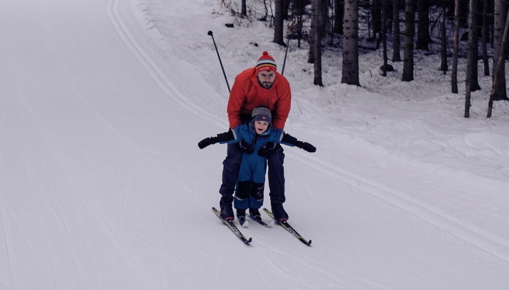 PÅ SKITUR MED BARN: Vi gir deg teknikkene du trenger for å få barna hjem fra lange skiturer.