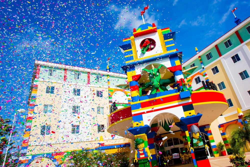 FLORIDA: Barna dine kommer til å juble av glede om dere sjekker inn her. FOTO: Legoland Resort