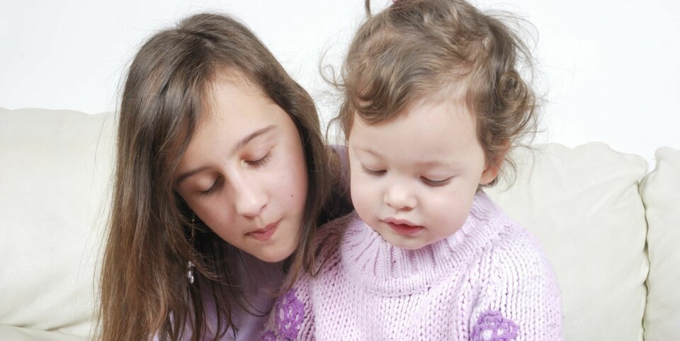 OMSORGSFORHOLD: Storesøsken vil nok innta omsorgsrollen får småsøskene. Da er det viktig å passe på at ikke ansvaret blir for stort.