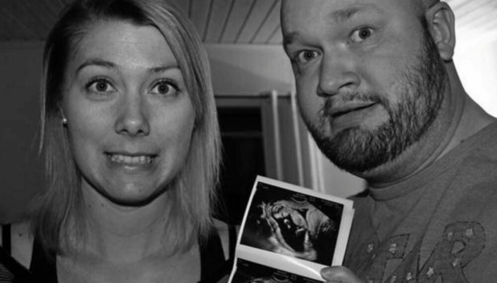 OVERRASKELSE: Øyvind og Tove røpte nyheten om at de venter barn ved å legge ut et bilde av seg selv som holder opp ultralydbildene på bloggen sin.