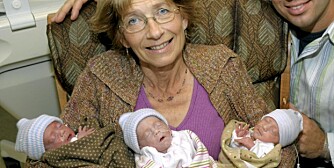 BAR FRAM BARNEBARN: Bestemor og surrogatmor Jacilyn Dalenberg (t.v.), datteren Kim Coseno (t.h.) og hennes mann Joe Coseno sammen med trillingene på Hillcrest Hospital i Ohio, USA.