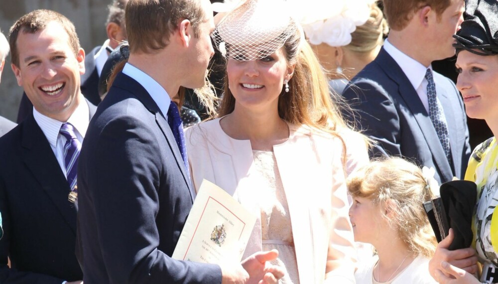 HVEM SKJULER SEG I MAGEN? Om det er en jente eller gutt som paret venter er fremdeles uvisst. Det britiske folket har begynt å spekulere i navn som barnet kan få. HVEM SKJULER SEG I MAGEN? Om det er en jente eller gutt som paret venter er fremdeles uvisst. Det britiske folket har begynt å spekulere i navn som barnet kan få.
