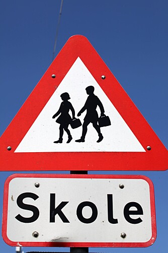 FARLIG Å GÅ? Den største trusselen mot barnas trafikksikkerhet på skoleveien, er faktisk foreldre som kjører barna i stedet for å la dem gå.