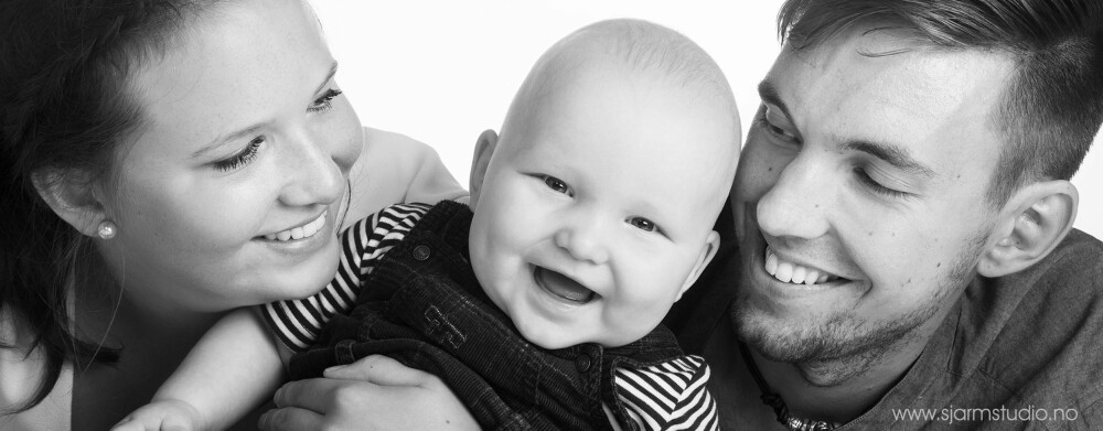 MAMMA, PAPPA, BARN: Vi har del helt supert sammen, selv om mamma ofte er opptatt med skole, og pappa med jobb.
MAMMA, PAPPA, BARN: Vi har del helt supert sammen, selv om mamma ofte er opptatt med skole, og pappa med jobb.