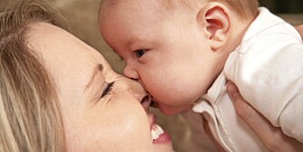 SUGER SEG FAST: Babyen bruker munnen for å vise at den elsker deg. SUGER SEG FAST: Babyen bruker munnen for å vise at den elsker deg.