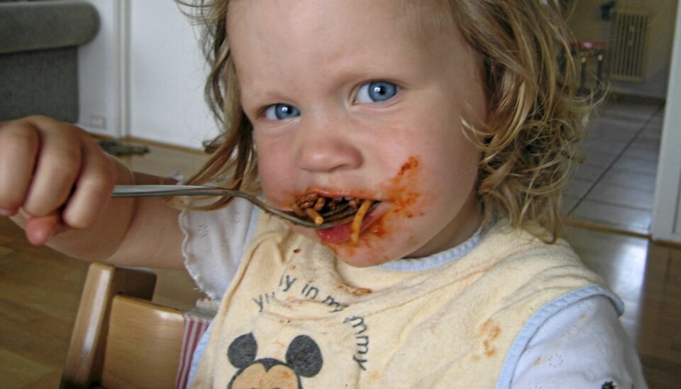 NAM-NAM: Mye mat setter flekker. Noen er vanskeligere enn andre å fjerne. Tomatsaus er en gjenganger.