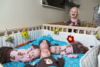 STOLT STORESØSTER: Det ble ikke ett, men fire nye småsøsken for Maya å holde styr på: Trym, Sophia, Emil og Thea.