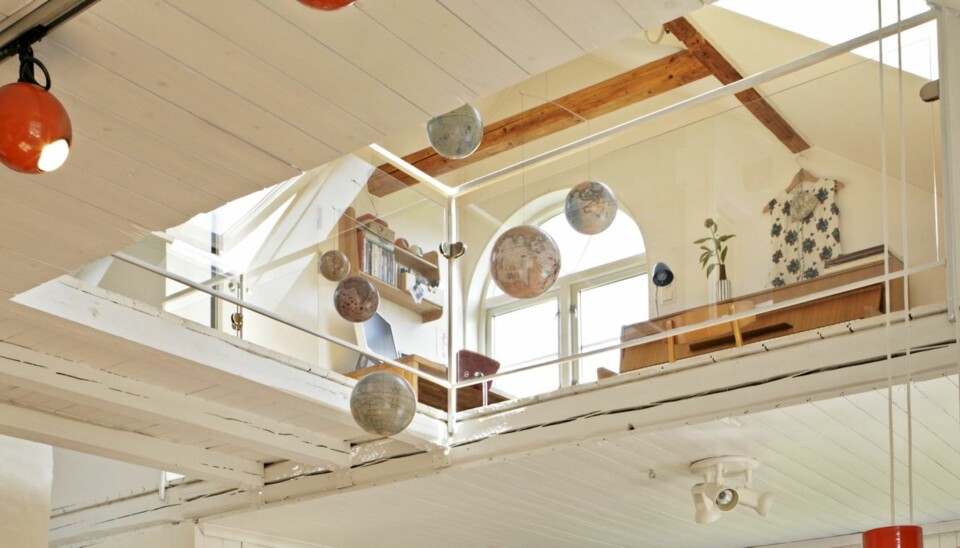 HULL I HIMLINGEN: Beboerne har fjernet ni kvadratmeter av loftsetasjen for å få større romfølelse.