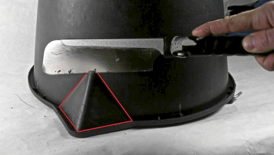 Helletut: Her får du en fin hammerholder. Skjær ut de rette flatene i helletuten. Behold kanten oppe.