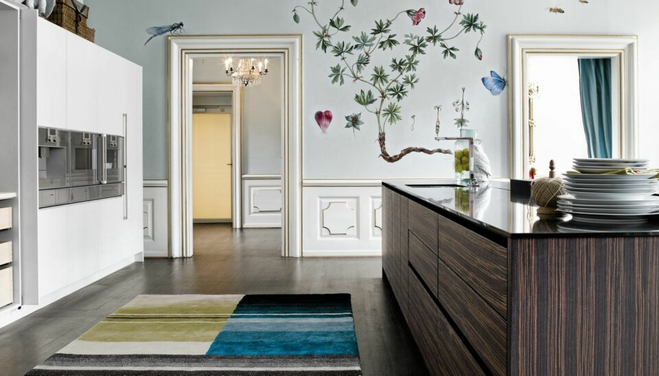 HVITT OG TRE: Kjøkken fra Multiform i hvitt og Burned Ebony
