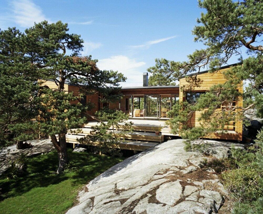 EN PLASS I SOLEN: Arkitekt Marianne Borge tegnet hytta med blant annet en uteplasss som skjermes av to bygningsvolumer. EN PLASS I SOLEN: Arkitekt Marianne Borge tegnet hytta med blant annet en uteplasss som skjermes av to bygningsvolumer.