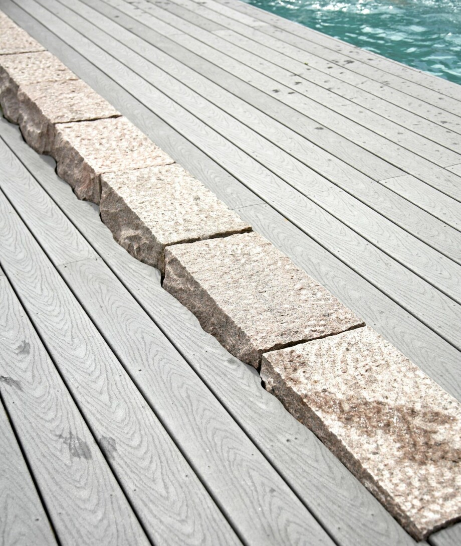 KOMPOSITT TERRASSEBORD: Komposittplanker kan sages og tilpasses akkurat slik som ekte tre.