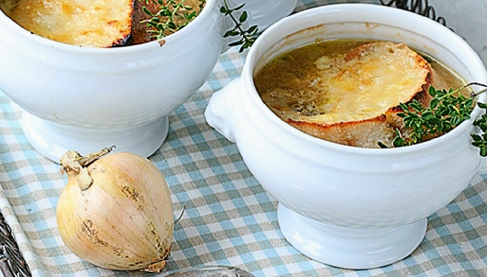 SOMMERSUPPE: En løksuppe gjør seg godt om sommeren, så kall det ikke høstmat!