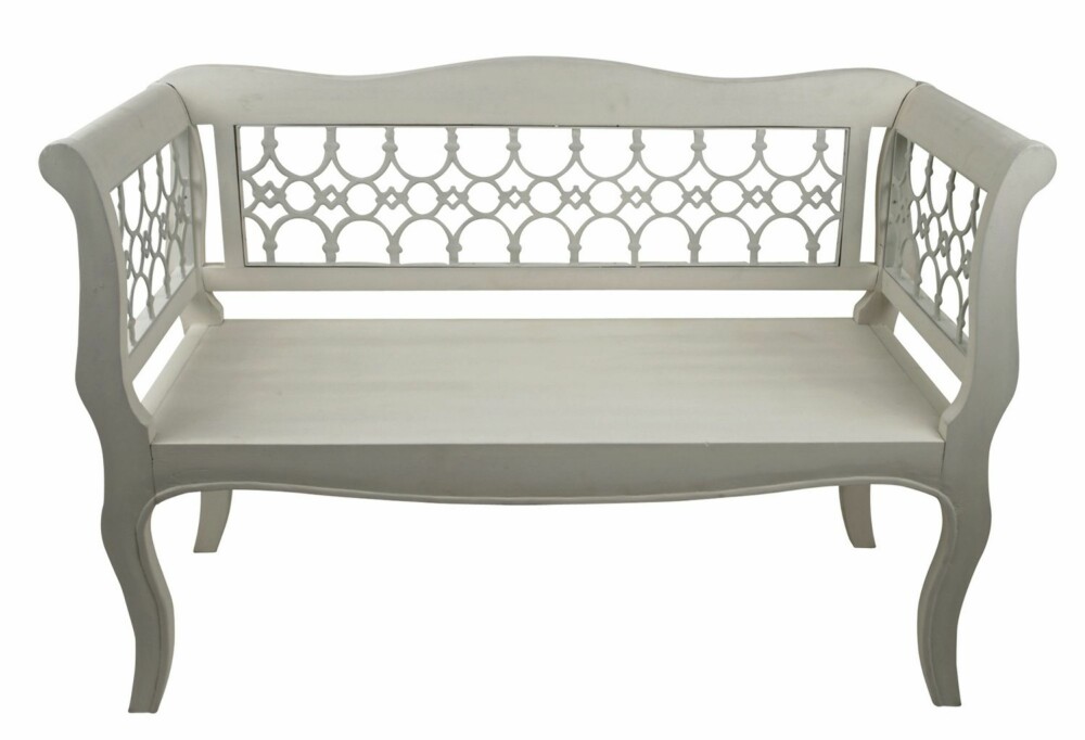 LEKKERT I TRE: Benk i tre med dekor, 123 cm lang. Kr 1599, sofiesvilla.no. LEKKERT I TRE: Benk i tre med dekor, 123 cm lang. Kr 1599, sofiesvilla.no.