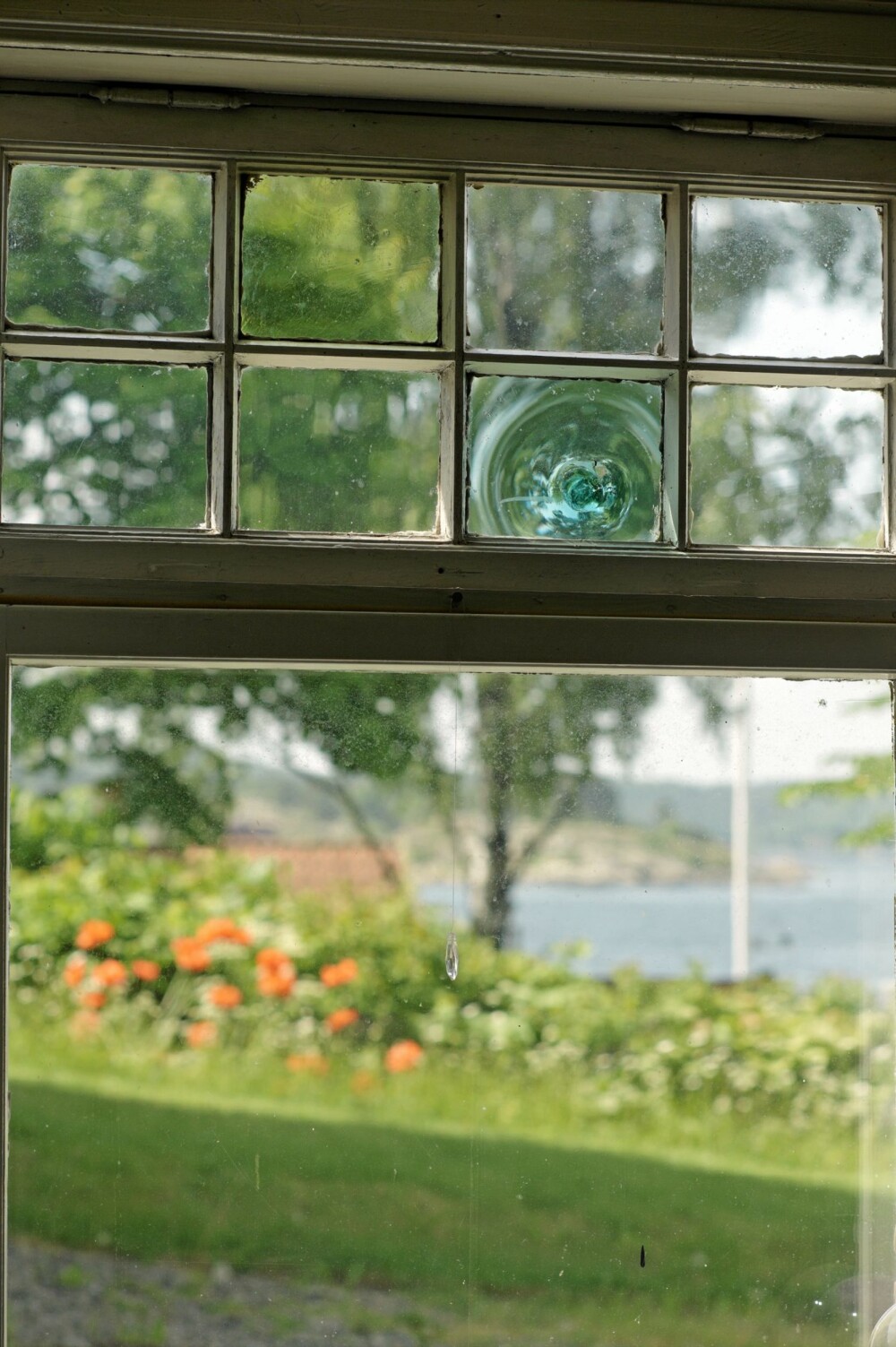 OPPRINNELIG GLASS. Flere av vinduene i huset er slynget glass, de var billige å produsere da huset ble bygget.